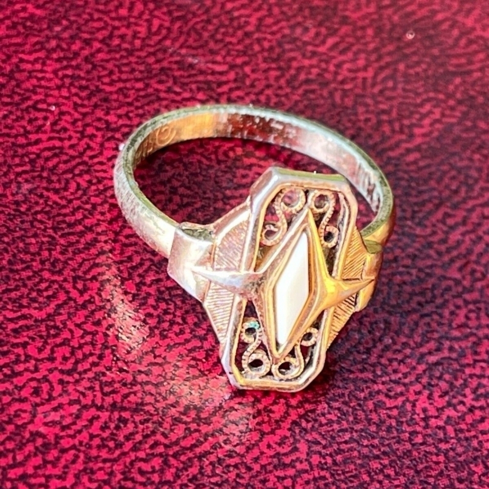 adjustable, vintage Sarah Coventry gold tone filigree ring, stamped Sarah Cov.
